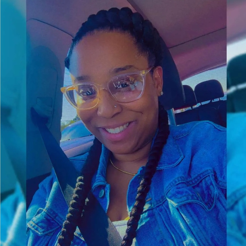 Meet your Posher, Yattia